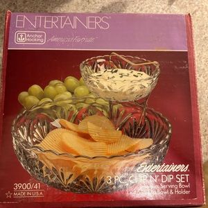 New in box vintage anchor hocking chip and dip set